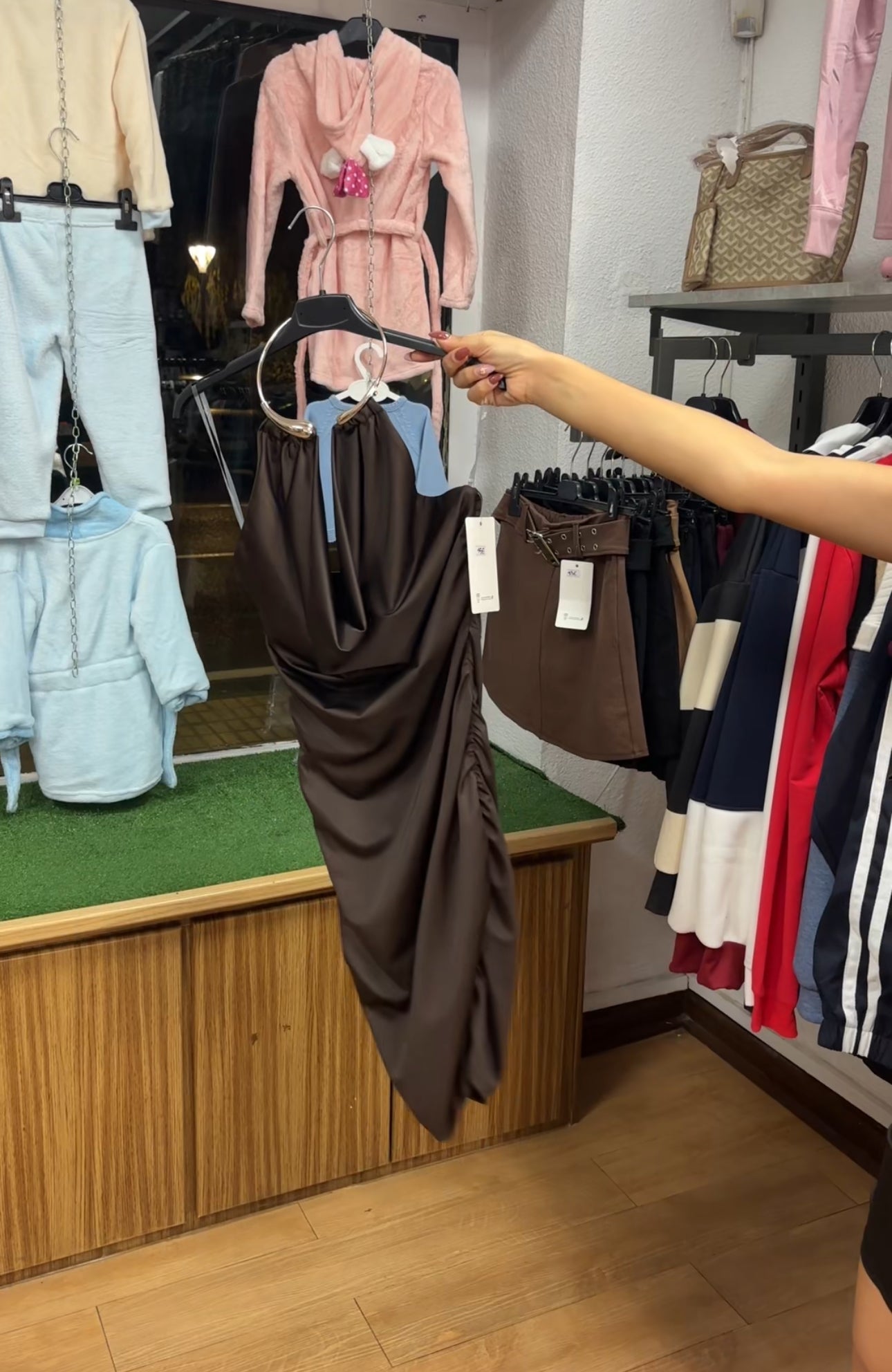 Vestido collar corto