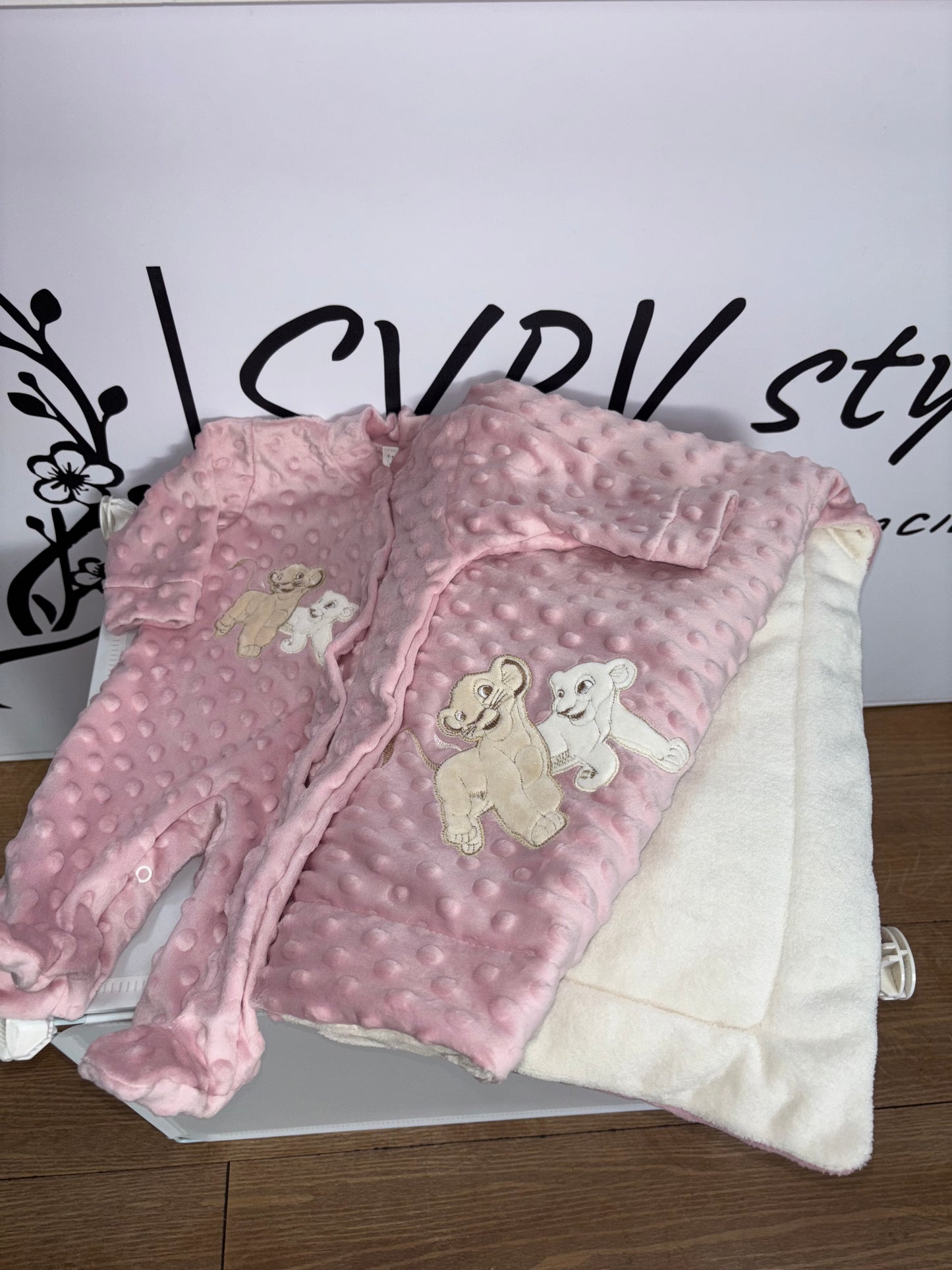 Set pijama y manta rey león