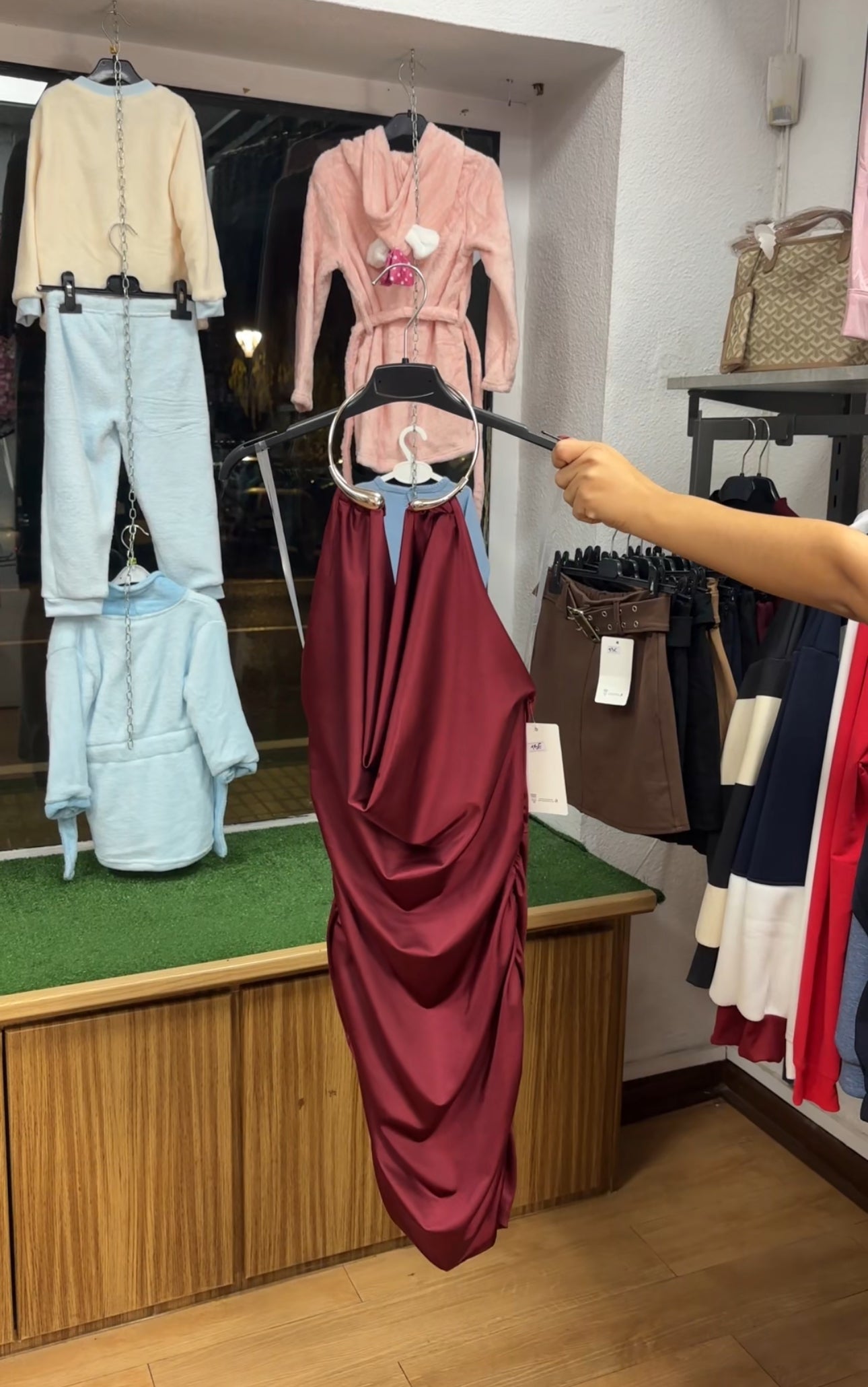 Vestido collar corto