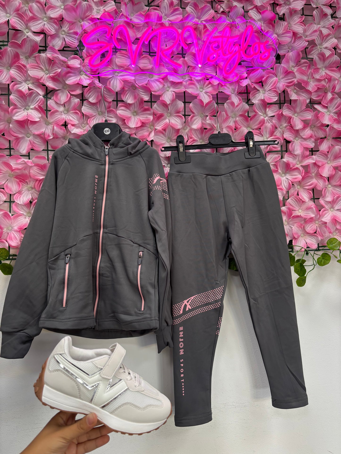 Conjunto Adella